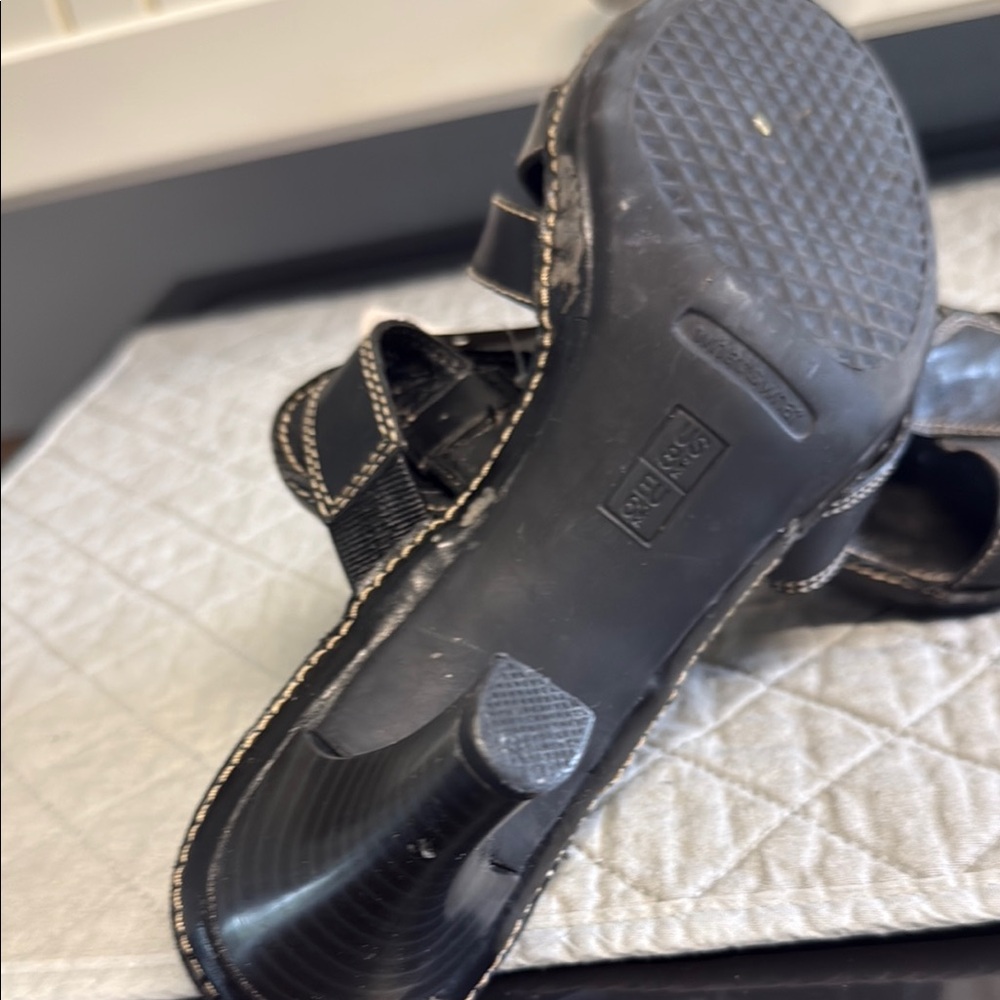 AEROSOLES Black Sandals with White Stitching - Picture 4 of 4